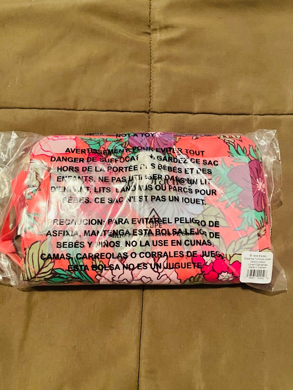 Vera Bradley Turnlock Wallet NWT. Vibrant Gardenias